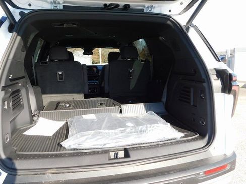 New 2026 Chevrolet Traverse LT w/ LPO, Floor Liner Package image 25