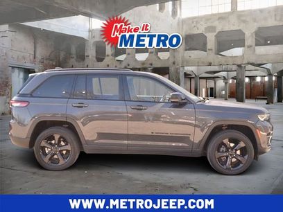 Used 2023 Jeep Grand Cherokee Altitude