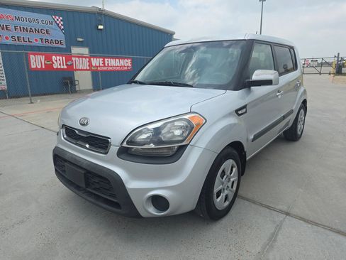 Used 2013 Kia Soul FWD image 3