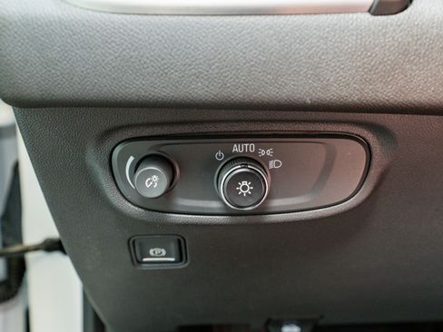 Used 2022 GMC Terrain SLE image 27