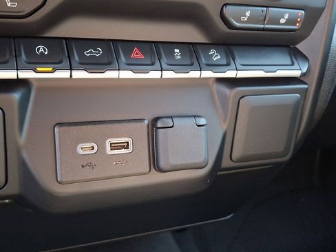 Certified 2022 Chevrolet Silverado 1500 LT image 24