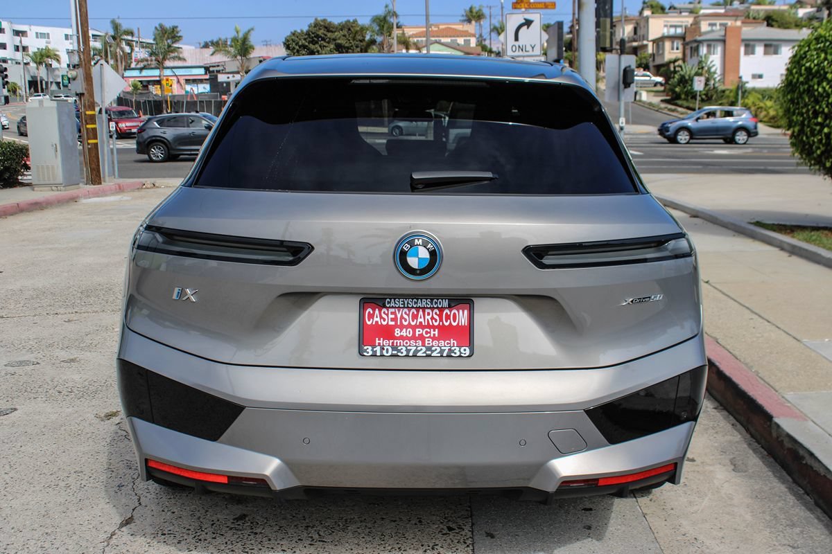 Used 2024 BMW iX xDrive50 w/ Sport Package AWD/4WD image 4