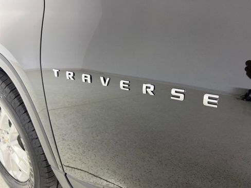 Used 2022 Chevrolet Traverse LS FWD image 27