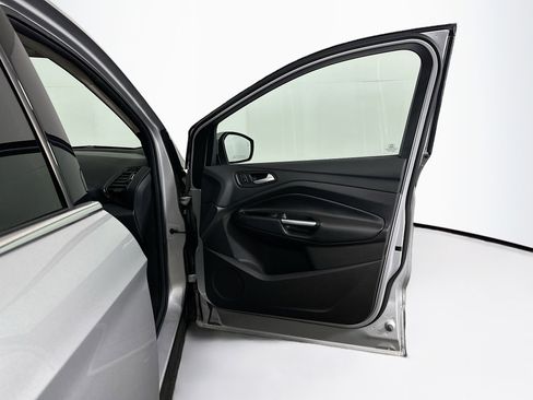 Used 2017 Ford Escape Titanium image 33