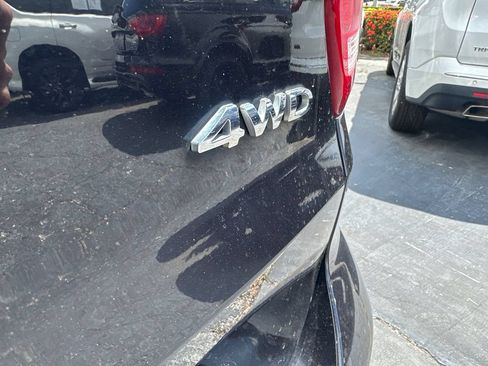 Used 2019 Ford Explorer XLT w/ Equipment Group 202A AWD/4WD image 16