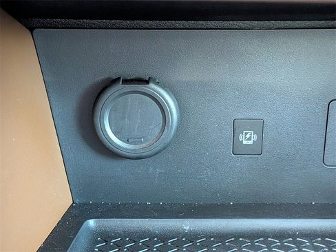 Used 2023 Nissan Pathfinder Platinum image 23