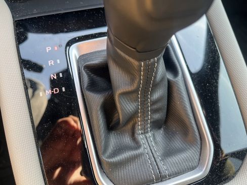 Used 2025 Subaru Forester Limited w/ Popular Package image 17