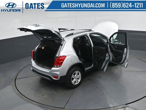 Used 2022 Chevrolet Trax LT w/ LT Convenience Package image 47