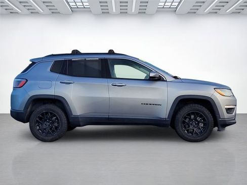 Used 2018 Jeep Compass Latitude w/ Popular Equipment Group AWD/4WD image 4