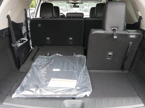 New 2025 Nissan Pathfinder SL image 9