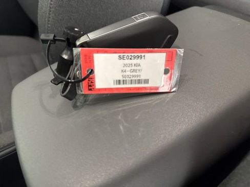 Certified 2025 Kia K4 EX image 31