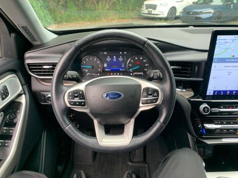 Used 2022 Ford Explorer Limited w/ Limited Technology Package image 16