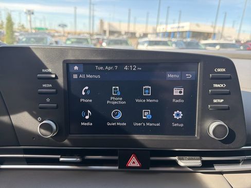 Certified 2025 Hyundai Elantra SE image 17