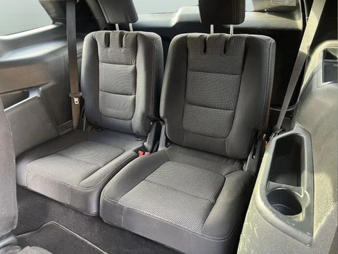 Used 2018 Ford Explorer XLT AWD/4WD image 10