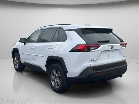 Used 2024 Toyota RAV4 LE AWD/4WD image 6