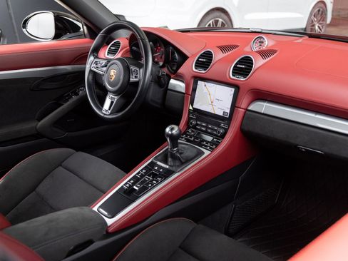 Certified 2021 Porsche 718 Boxster Spyder RWD image 12