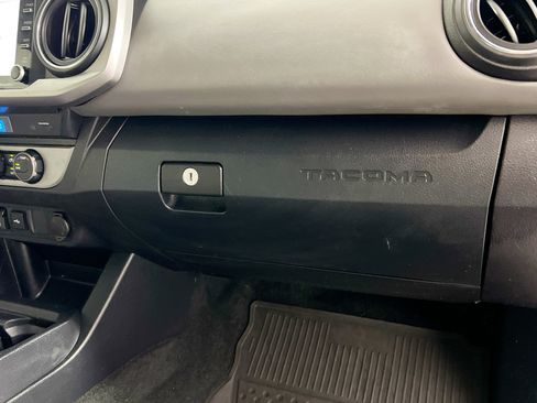 Used 2022 Toyota Tacoma SR5 w/ Technology Package RWD image 33