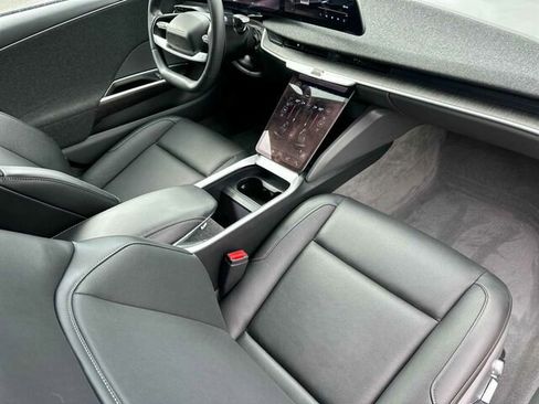 Used 2024 Lucid Air Pure image 18