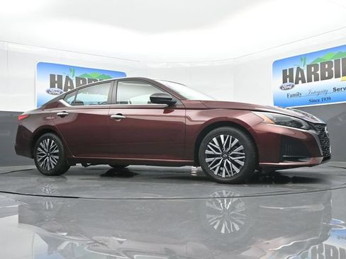 Used 2025 Nissan Altima 2.5 SV FWD image 22