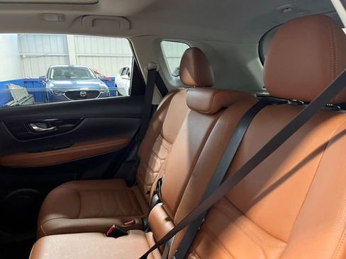 Used 2017 Nissan Rogue SL w/ SL Premium Package image 18