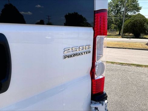 Used 2025 RAM ProMaster 2500 w/ U-Haul Equipment Group FWD image 12