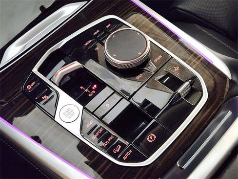 Used 2025 BMW X7 xDrive40i image 19