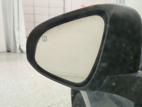 Used 2015 Toyota Corolla LE image 24