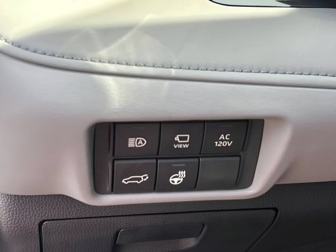 Used 2025 Toyota Highlander Platinum AWD/4WD image 23
