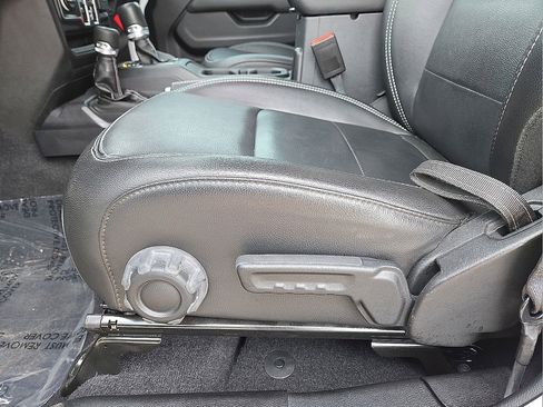 Used 2023 Jeep Wrangler Unlimited Sahara image 23