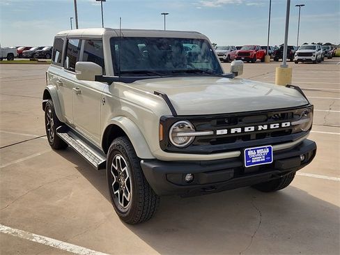 Used 2025 Ford Bronco Outer Banks image 6
