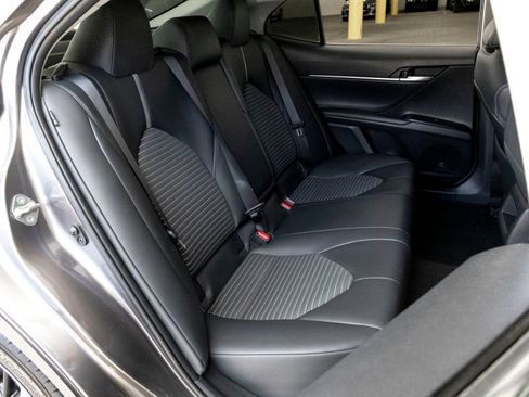 Used 2019 Toyota Camry SE w/ Convenience Package FWD image 22