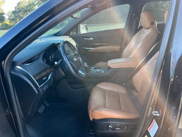 Used 2023 Cadillac XT4 Premium Luxury w/ Enhanced Visibility Package FWD image 12