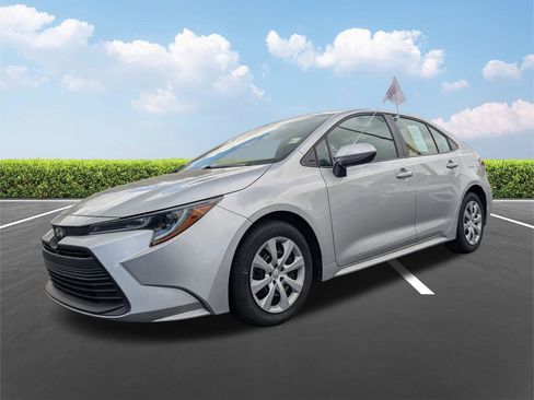 Used 2024 Toyota Corolla LE image 8