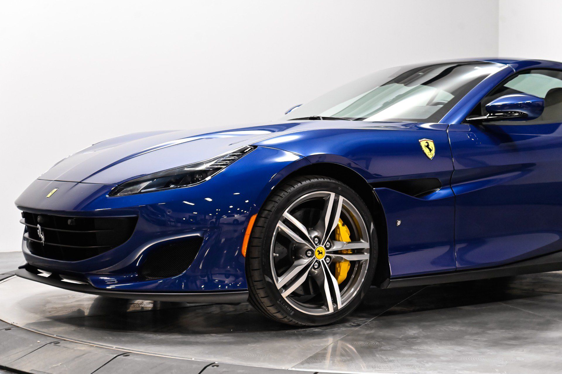 Used 2019 Ferrari Portofino RWD image 5