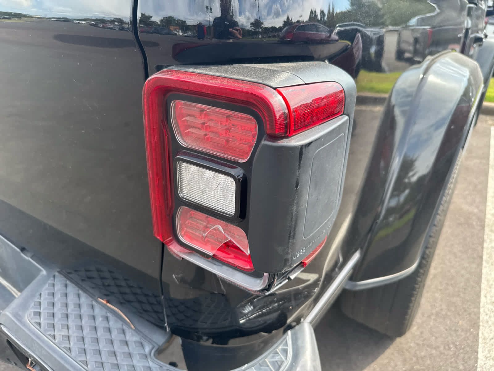 Used 2023 Jeep Gladiator Overland AWD/4WD image 6