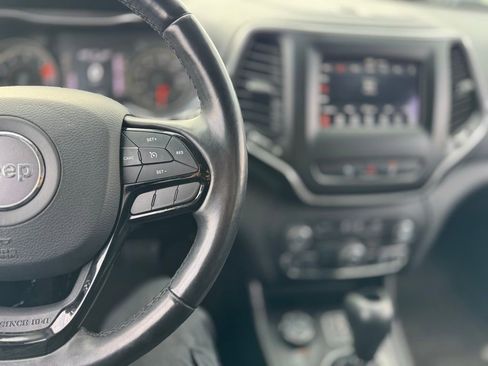 Used 2021 Jeep Cherokee Latitude Plus image 8