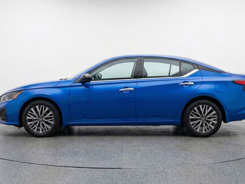 Used 2025 Nissan Altima 2.5 SV FWD image 5