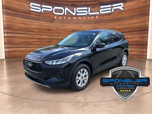 Used 2024 Ford Escape Active w/ Tech Pack #1 AWD/4WD image 1