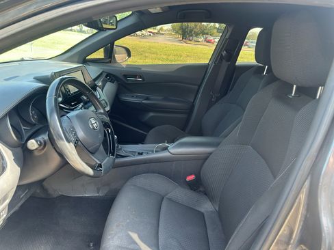 Used 2018 Toyota C-HR XLE FWD image 17