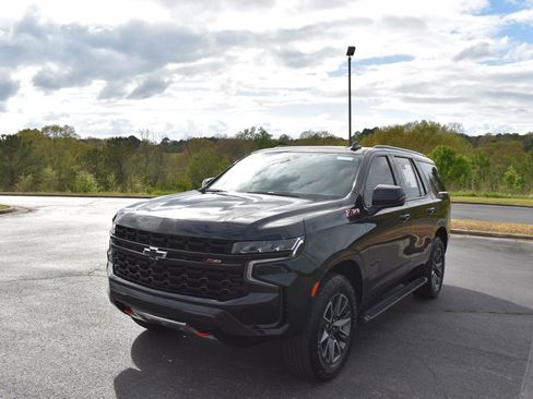 Used 2023 Chevrolet Tahoe Z71 w/ Luxury Package image 3