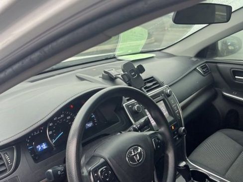 Used 2015 Toyota Camry LE image 13