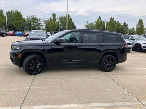 Used 2025 Jeep Grand Cherokee L Limited w/ Black Appearance Package AWD/4WD image 5