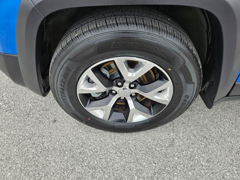 Used 2017 Jeep Cherokee Trailhawk w/ Comfort/Convenience Group image 10