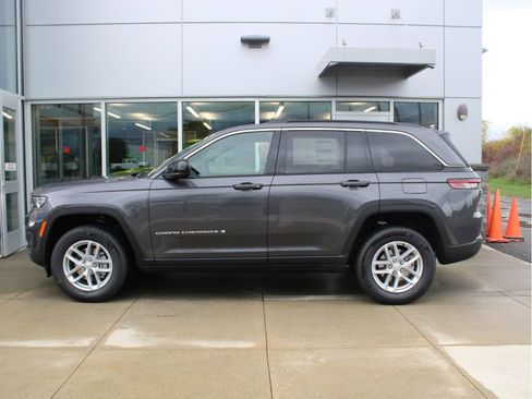 New 2025 Jeep Grand Cherokee Laredo X w/ Luxury Tech Group I image 5