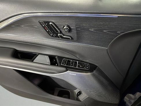 Used 2024 Cadillac Lyriq Luxury image 43