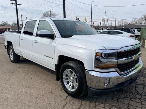 Used 2018 Chevrolet Silverado 1500 LT w/ All Star Edition image 4