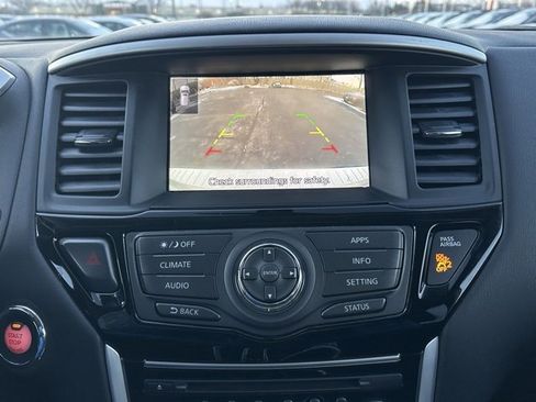 Used 2020 Nissan Pathfinder S image 32
