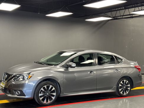 Used 2019 Nissan Sentra SR image 1
