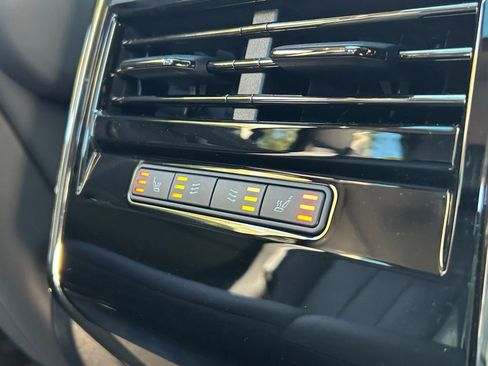 Used 2025 Land Rover Range Rover Sport SE image 42