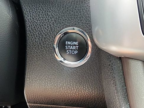 Used 2019 Toyota Highlander Limited AWD/4WD image 26